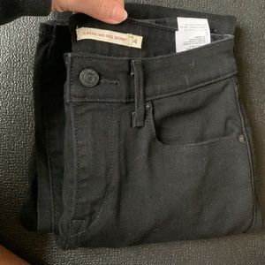 Levi’s mid rise skinny Jean
